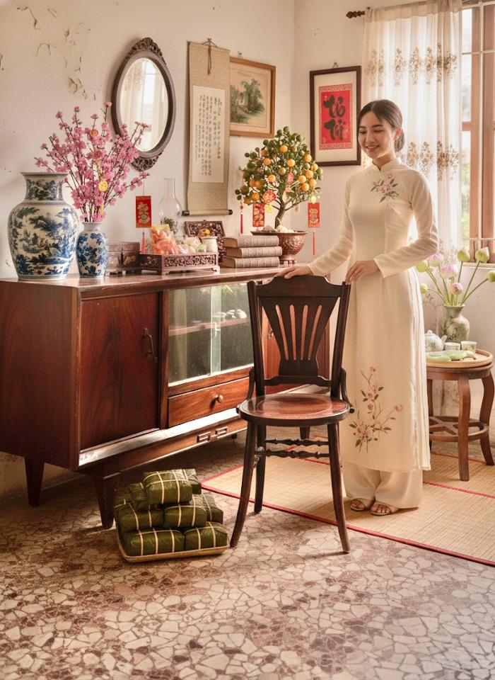 CHO THUÊ GHẾ GỖ XƯA ĐẠO CỤ-duoc-ban-tai-TRẦN LÊ SHOW