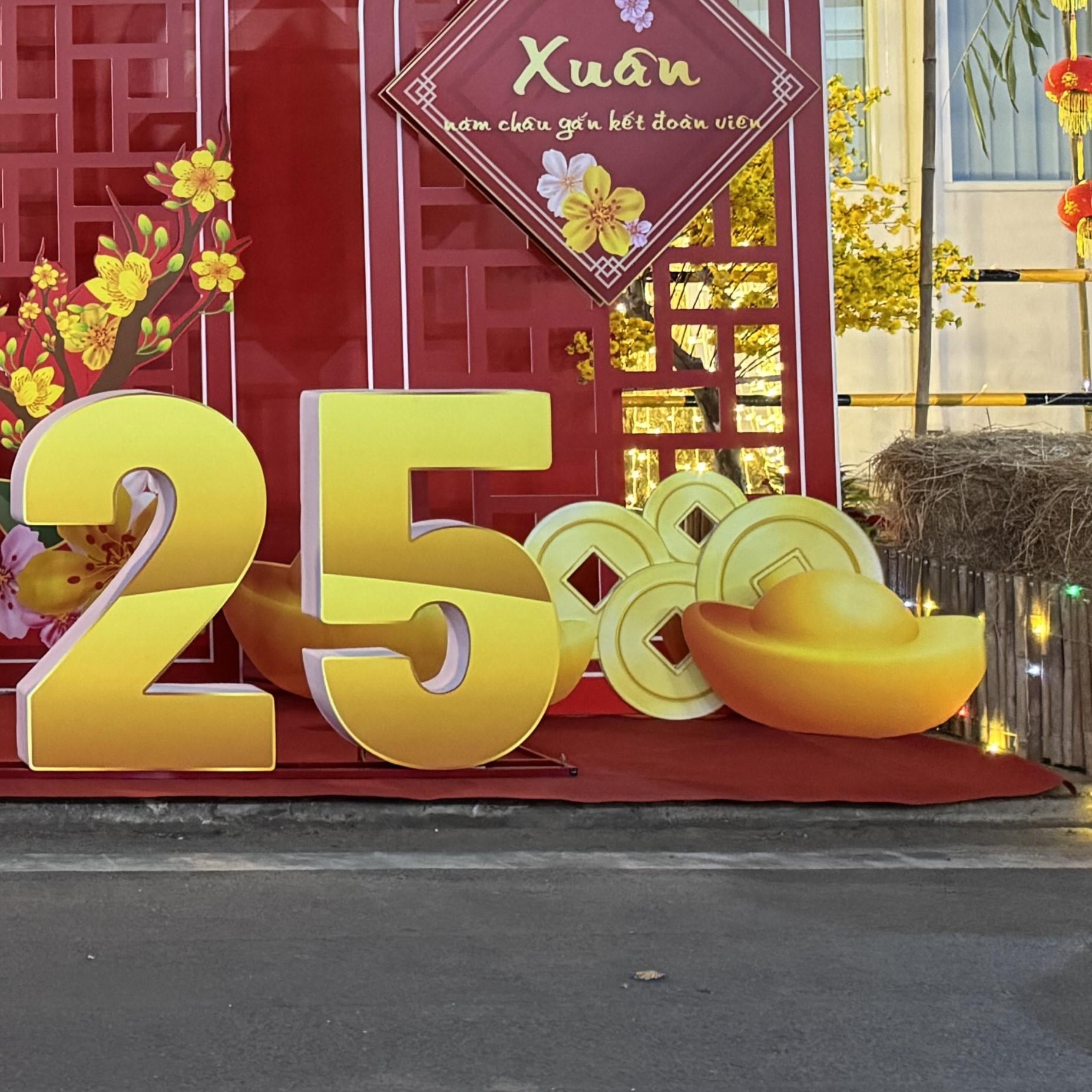 ĐỒNG TIỀN VÀNG MÔ HÌNH BẰNG FOMEX-duoc-ban-tai-TRẦN LÊ SHOW