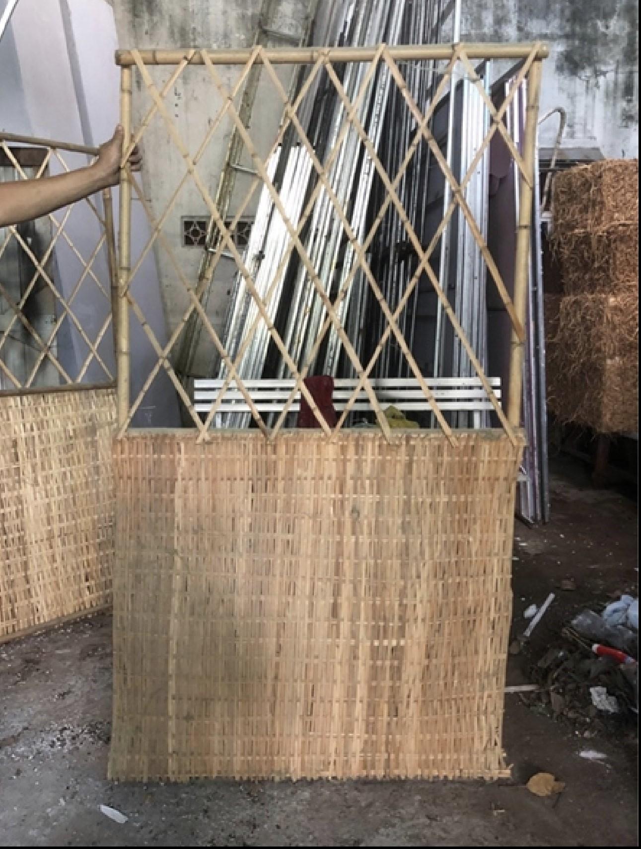 HÀNG RÀO TRE ĐẠO CỤ (1m x 1m8)-duoc-ban-tai-TRẦN LÊ SHOW