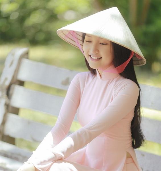 NÓN LÁ ĐẠO CỤ-duoc-ban-tai-TRẦN LÊ SHOW