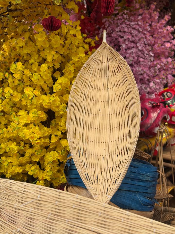 THUYỀN ĐẠO CỤ BẰNG NAN TRE-duoc-ban-tai-TRẦN LÊ SHOW