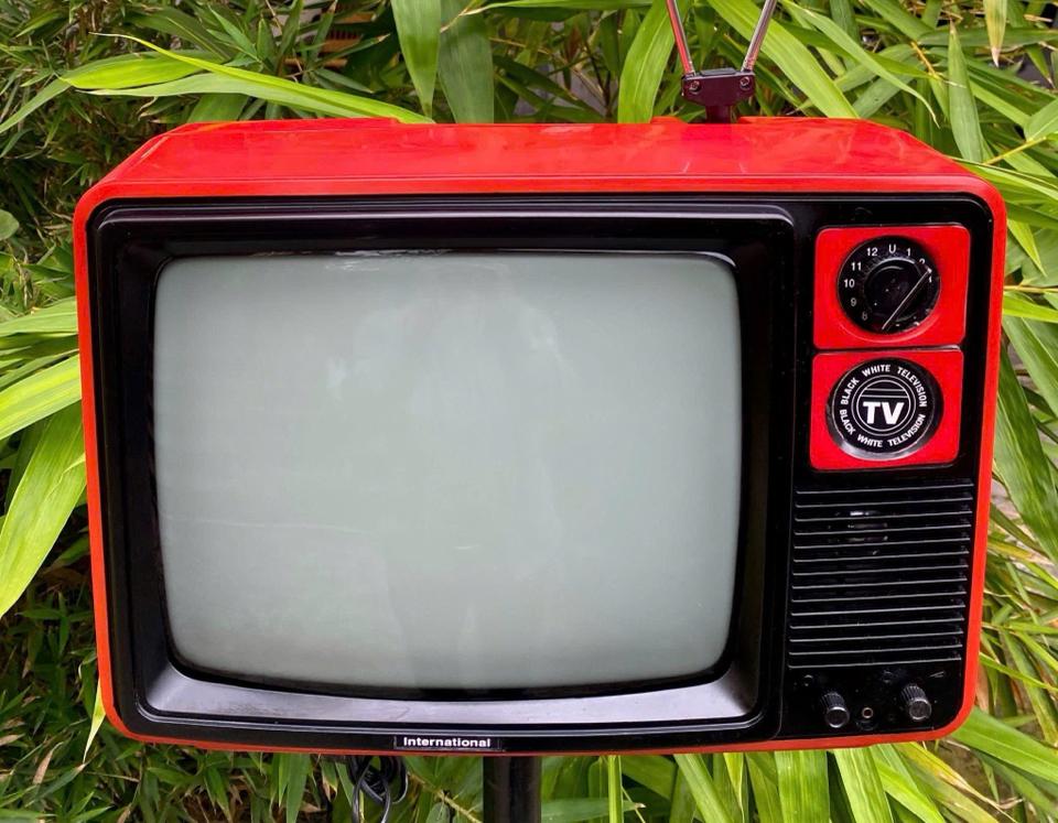 TV ĐẠO CỤ XƯA -duoc-ban-tai-TRẦN LÊ SHOW