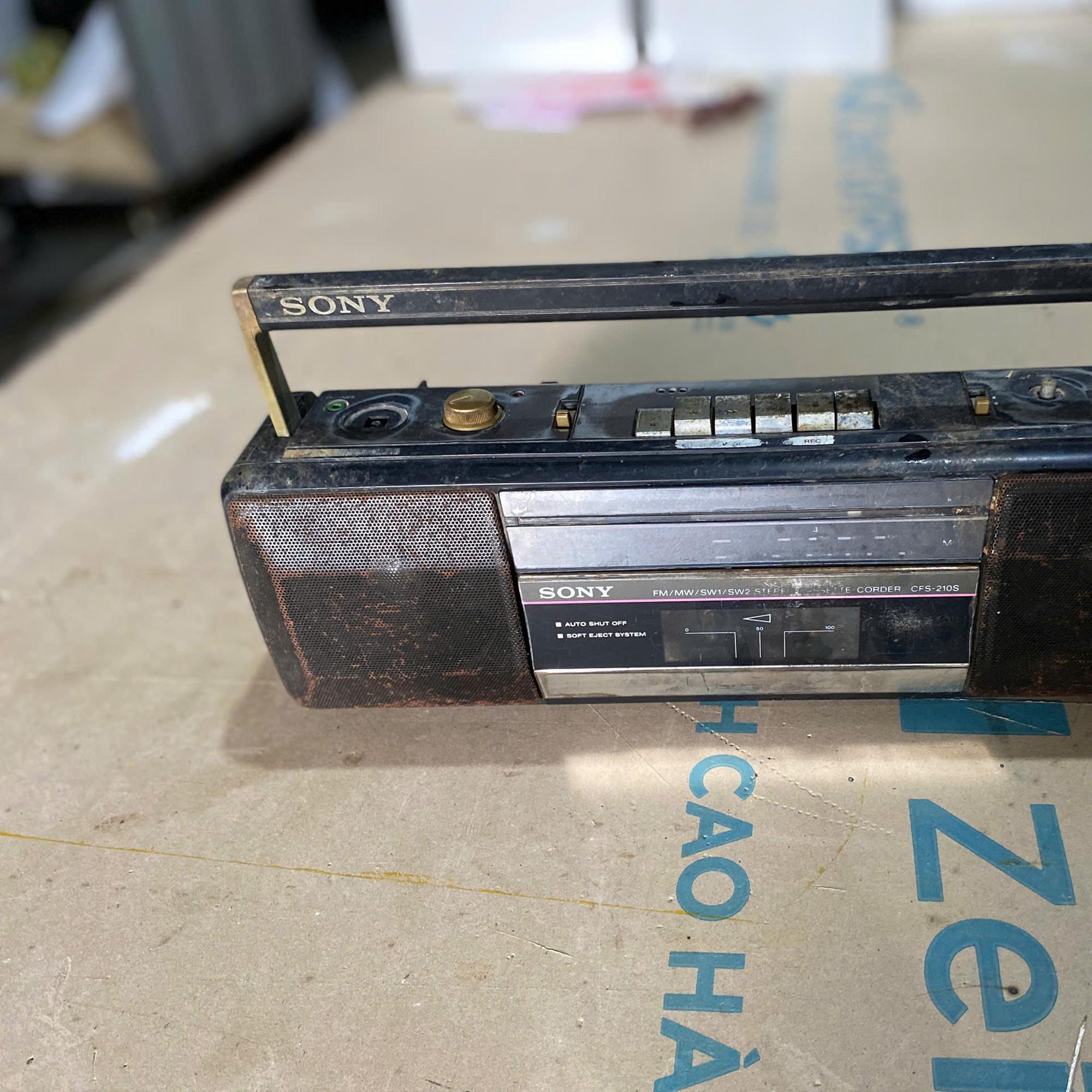 CHO THUÊ MÁY RADIO (cassette) ĐẠO CỤ-duoc-ban-tai-TRẦN LÊ SHOW