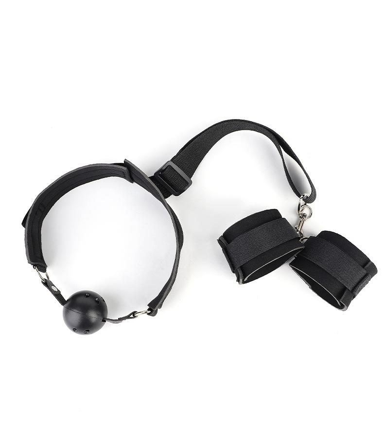 Đai còng tay và ball gag-duoc-ban-tai-Xích Đạo Shop