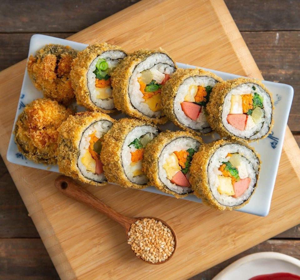 Kimbap chiên giòn-duoc-ban-tai-Đông Hae Ecodream