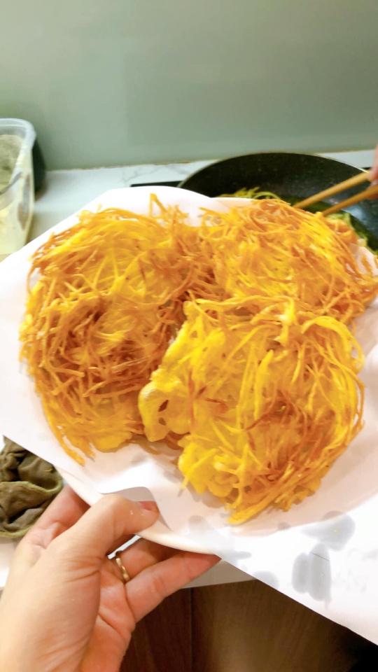 Bánh khoai chiên-duoc-ban-tai-Đông Hae Ecodream