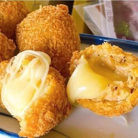 Bánh gà phomai-duoc-ban-tai-Đông Hae Ecodream