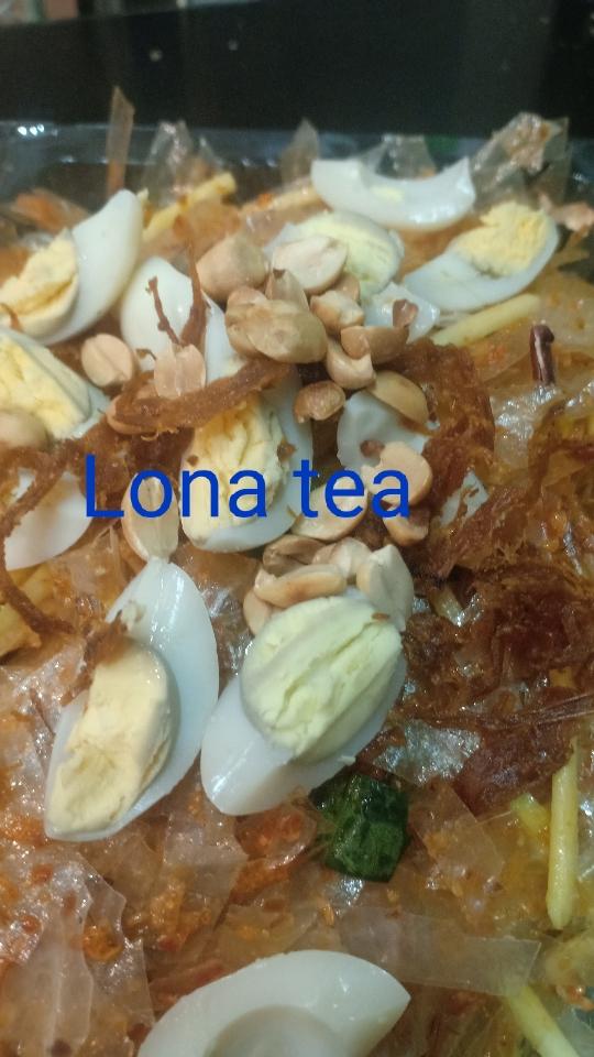 Bánh tráng trộn-duoc-ban-tai-LONA TEA