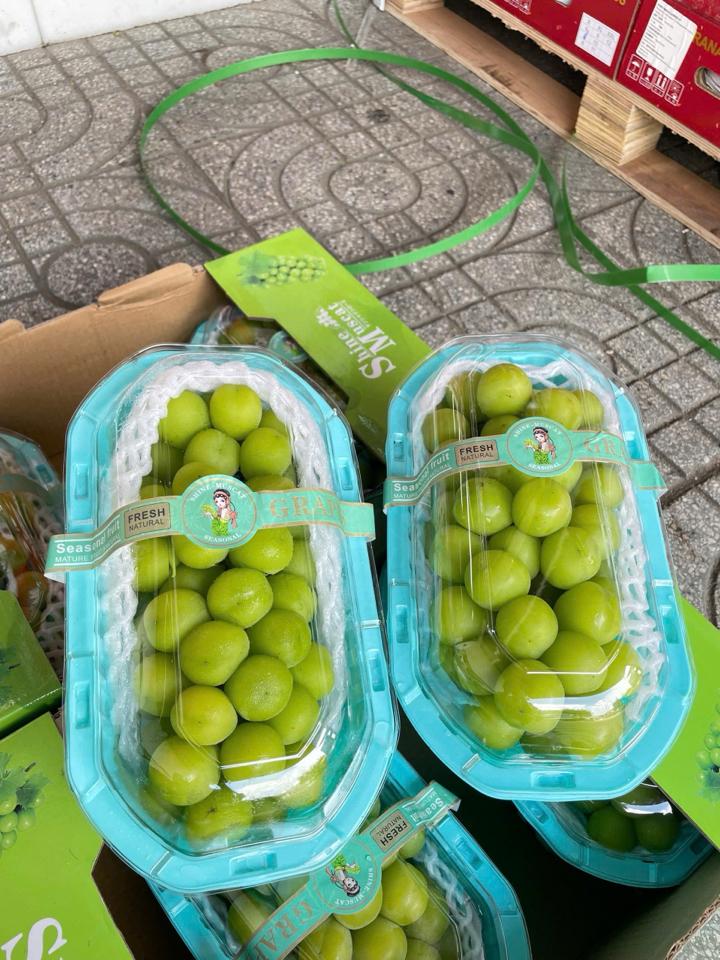 Nho sữa mẫu đơn-duoc-ban-tai-Như STORE - Fresh Fruit