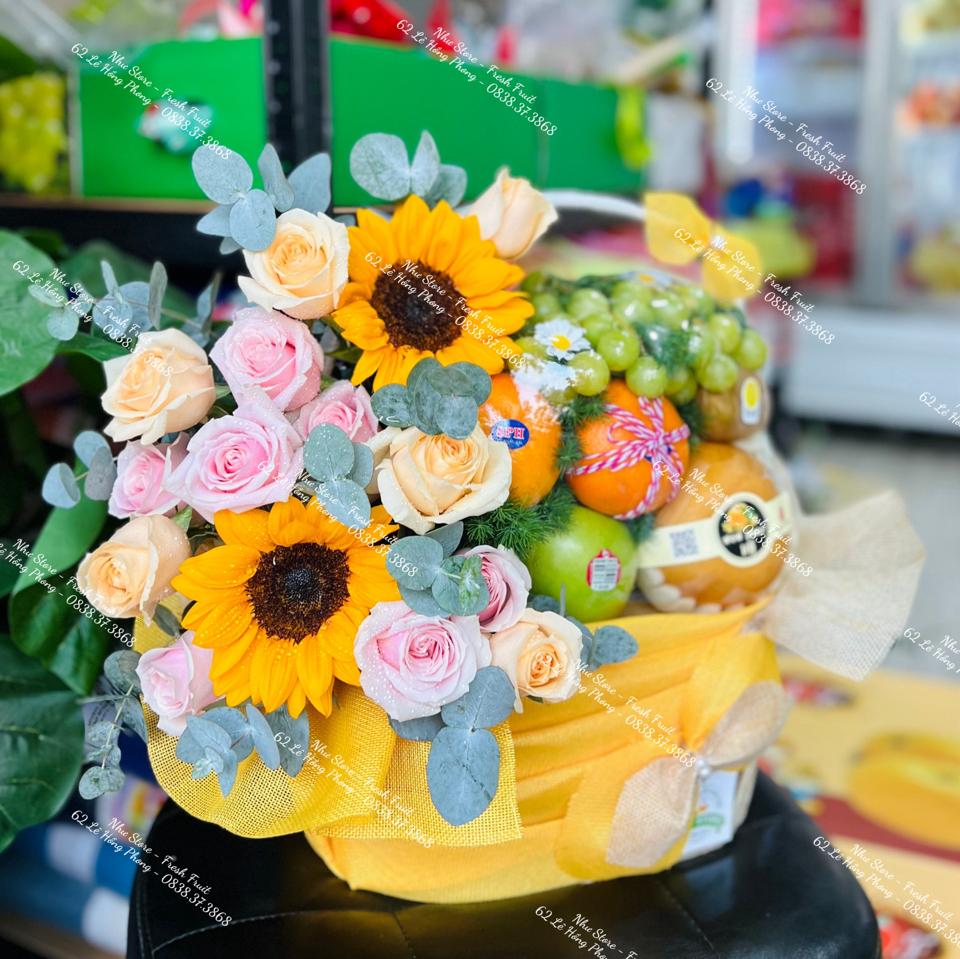 Giỏ quà trái cây kèm hoa tươi G205-duoc-ban-tai-Như STORE - Fresh Fruit
