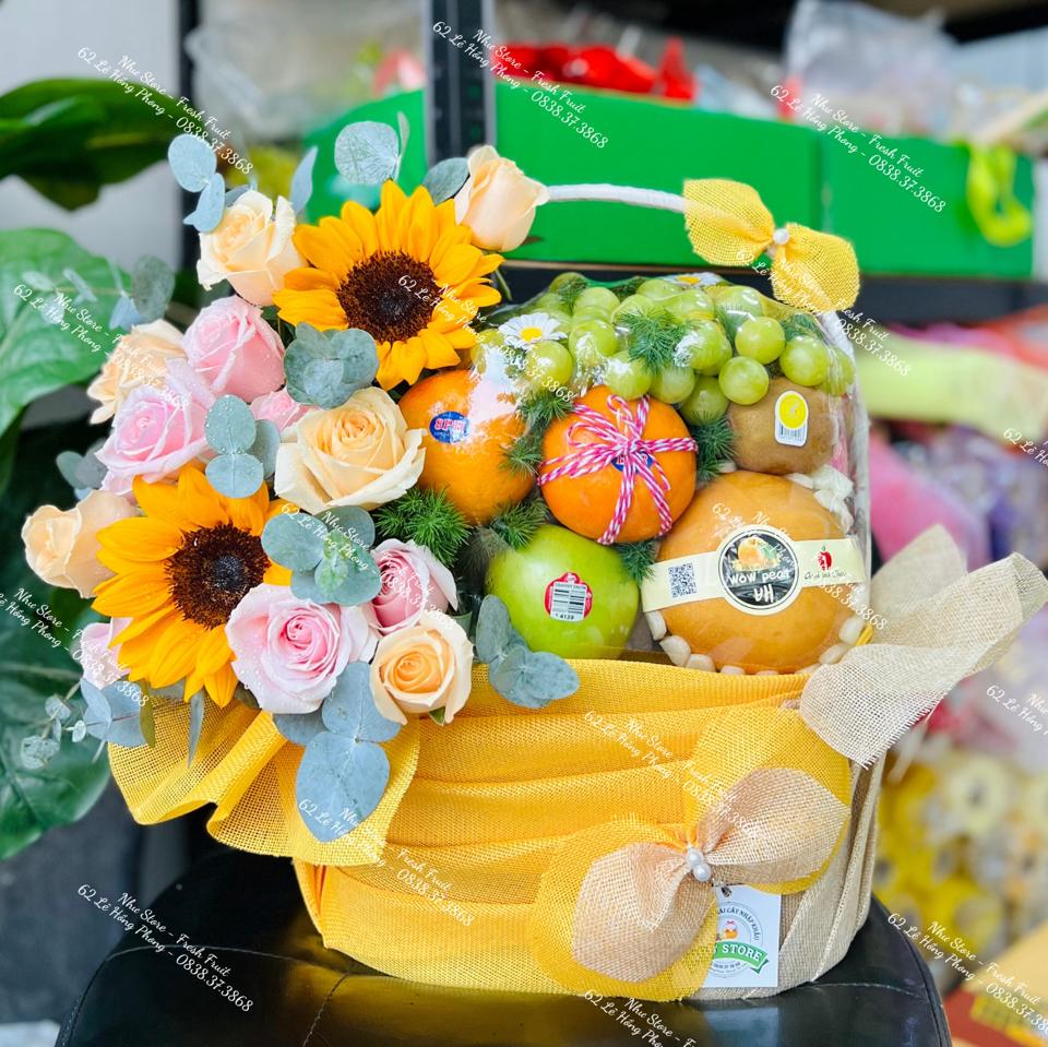 Giỏ quà trái cây kèm hoa tươi G205-duoc-ban-tai-Như STORE - Fresh Fruit