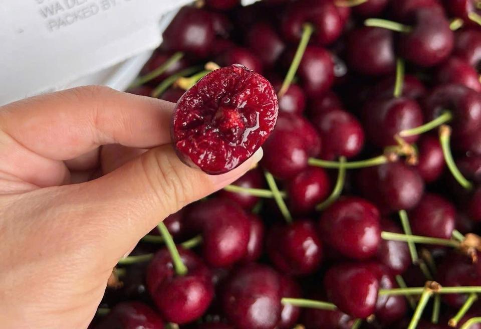 Cherry Mỹ Size 9.5-duoc-ban-tai-Như STORE - Fresh Fruit