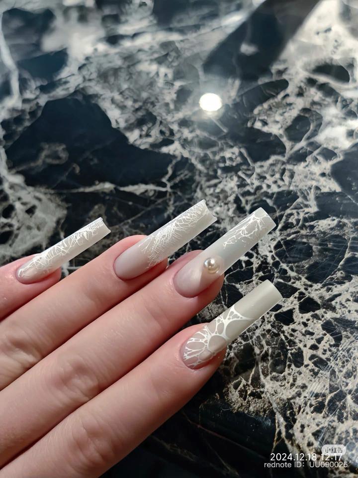 Khuôn in lưới-duoc-ban-tai-NAIL GIA TUỆ