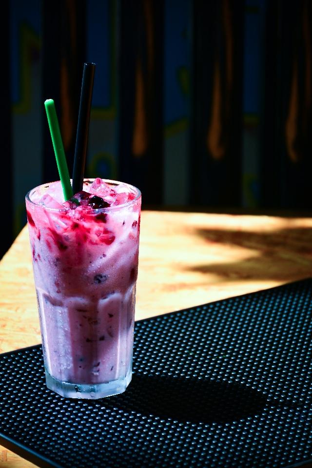Yogurt Việt Quất-duoc-ban-tai-Tiệm Cà phê XOAY