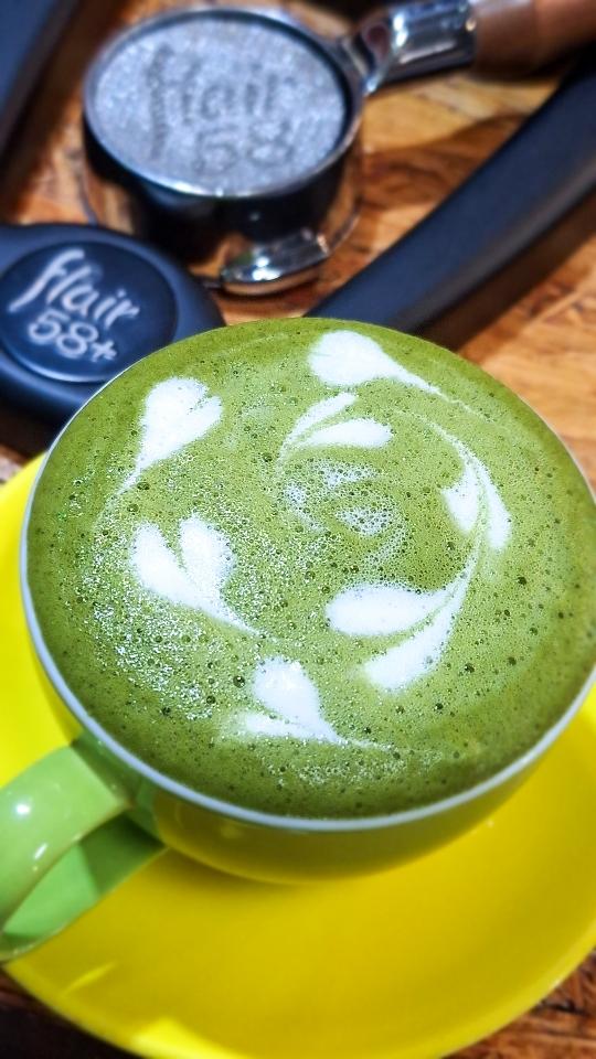 Matcha Latte-duoc-ban-tai-Tiệm Cà phê XOAY