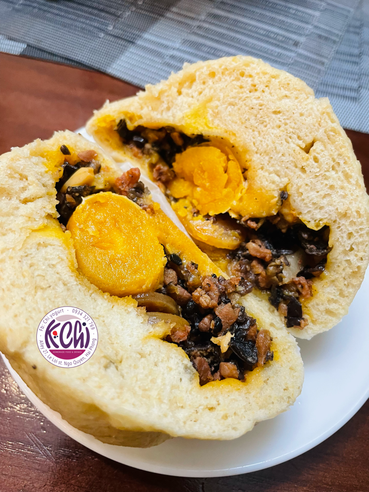 Bánh bao vị xá xíu trứng muối-duoc-ban-tai-K-Chi Food & Drinks