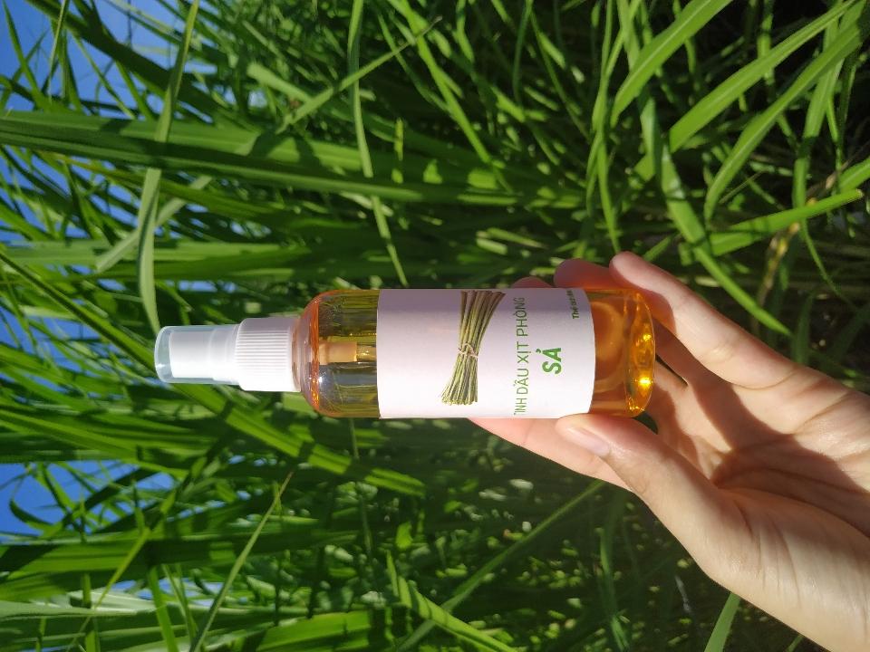 Tinh dầu sả xịt phòng - chai nhựa 100ml-duoc-ban-tai-Đặc sản vùng cao HN