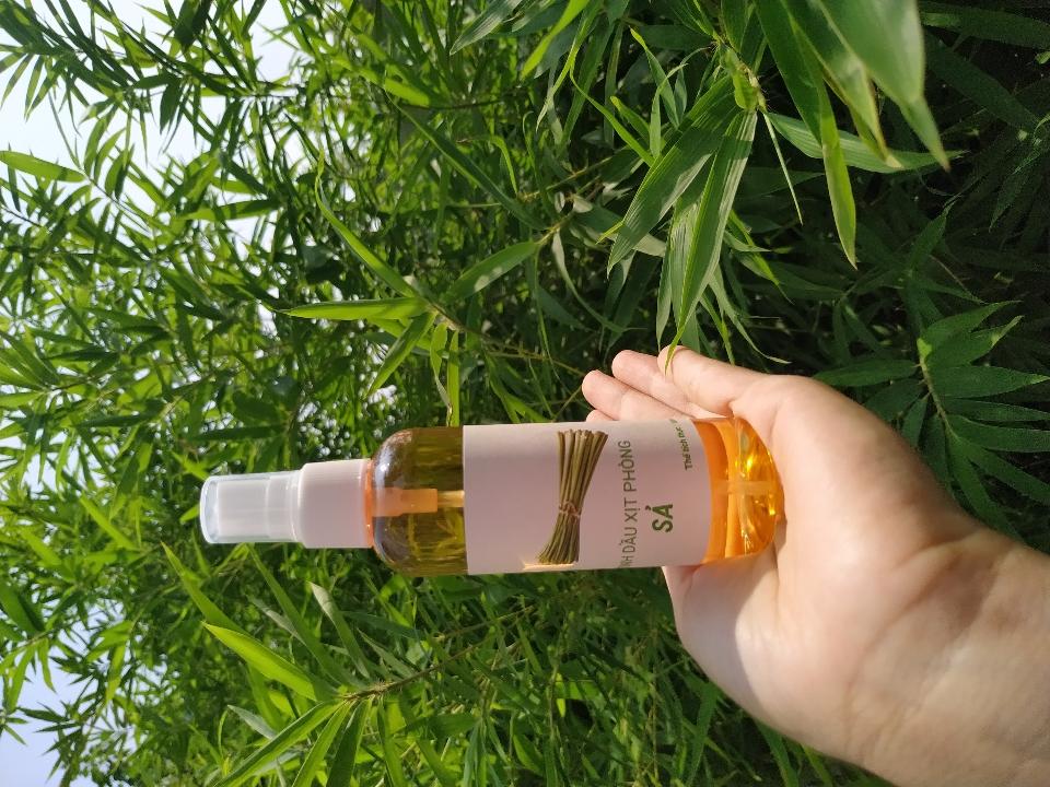 Tinh dầu sả xịt phòng - chai nhựa 100ml-duoc-ban-tai-Đặc sản vùng cao HN