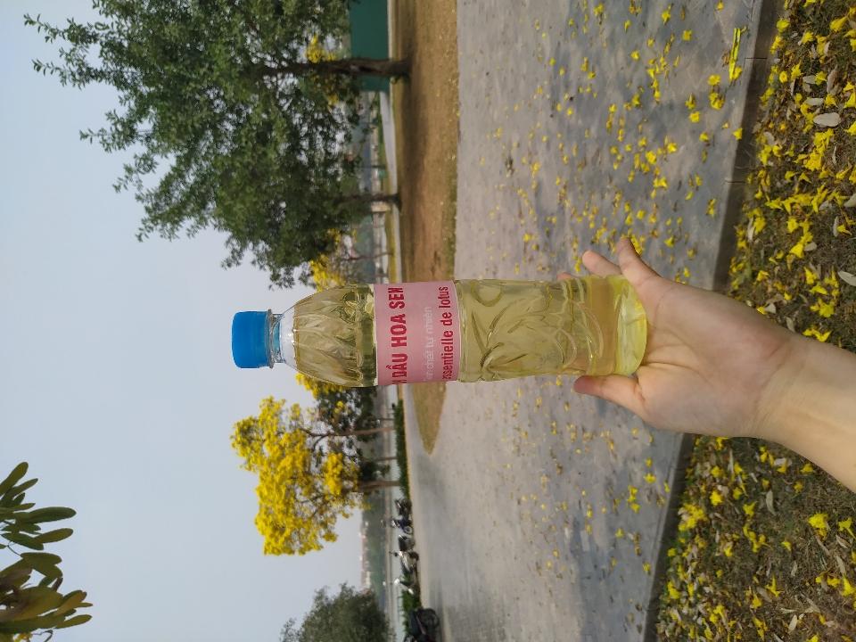 Tinh dầu sen - chai 500ml-duoc-ban-tai-Đặc sản vùng cao HN