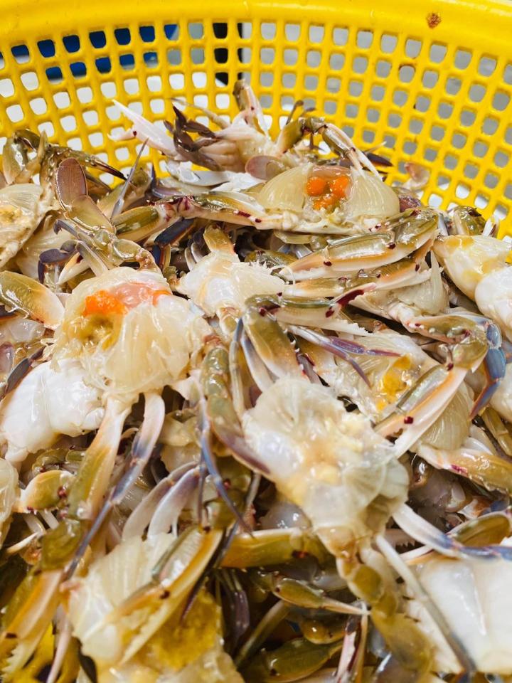 Ghẹ sữa-duoc-ban-tai-Hải sản Kim Uyên