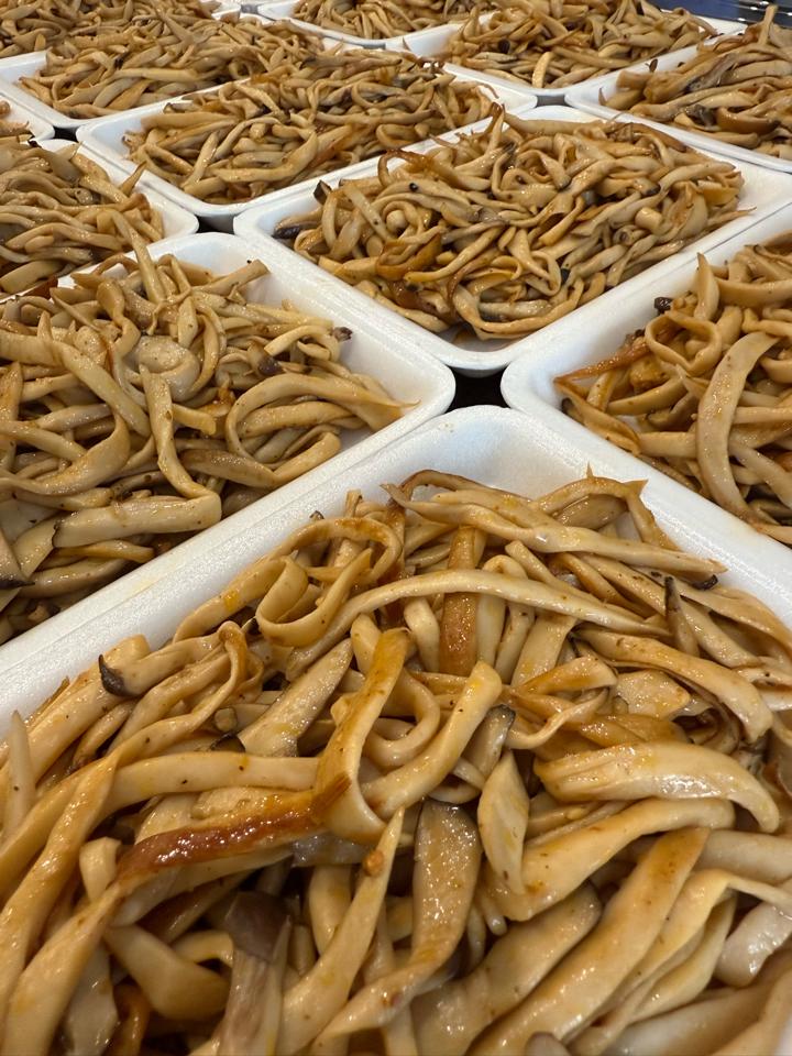 Nấm Đùi Gà Xào Lăn-duoc-ban-tai-KOKIM KITCHEN