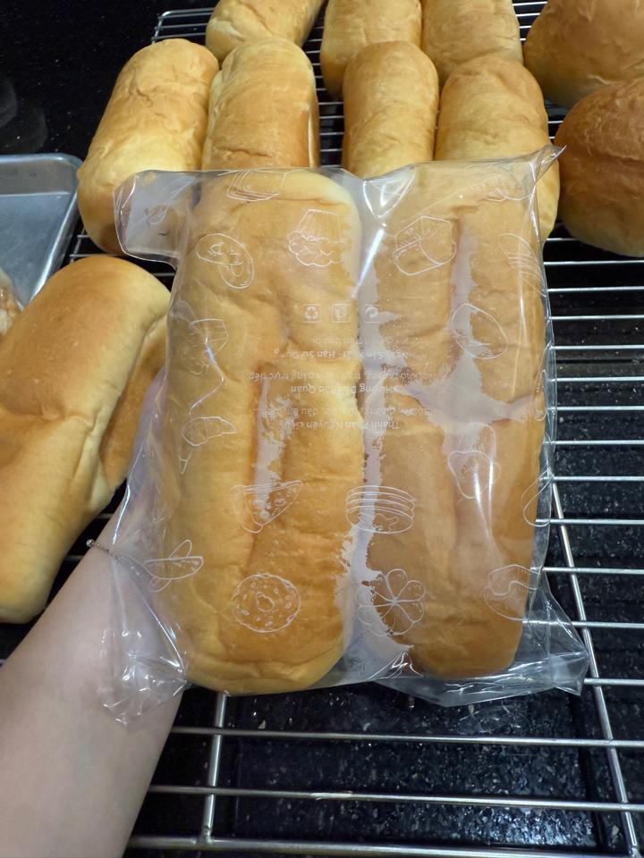 Bánh Mỳ Mềm ( Bánh Dài)-duoc-ban-tai-KOKIM KITCHEN