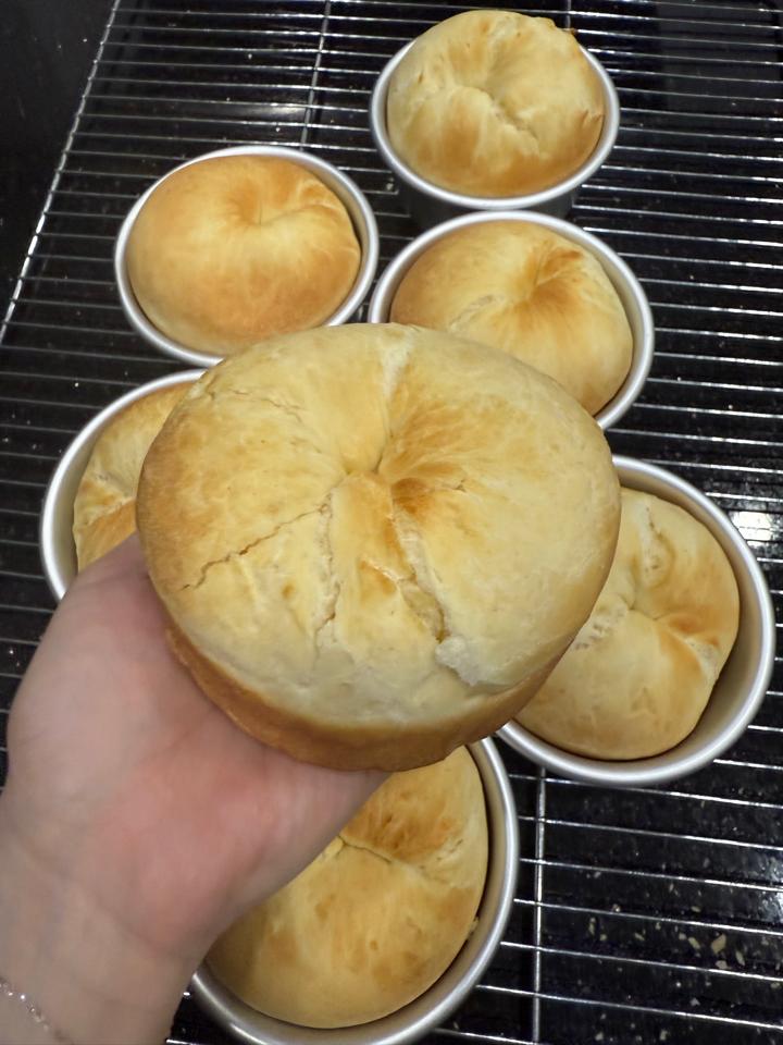 Bánh Mỳ Mềm (Bánh Tròn)-duoc-ban-tai-KOKIM KITCHEN