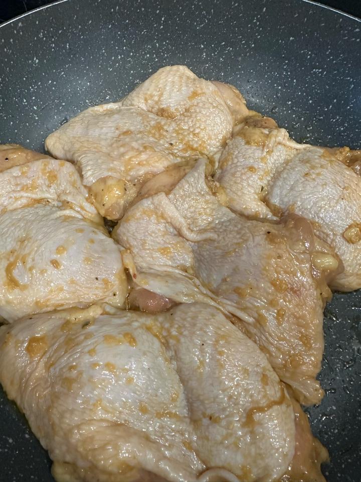 Gà Áp Chảo-duoc-ban-tai-KOKIM KITCHEN