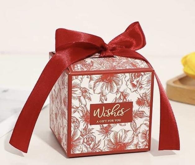 100h vuông hoa văn đỏ -duoc-ban-tai-Phụ kiện cưới hỏi Hà Anh