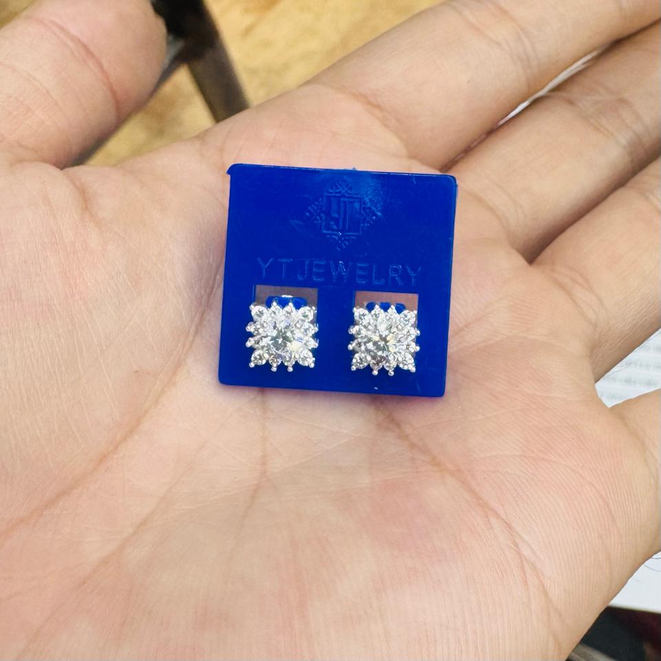 Bông Xoàn Vuông 4li Đít Đẩy YTK-76901-duoc-ban-tai-Kim Cường Jewelry
