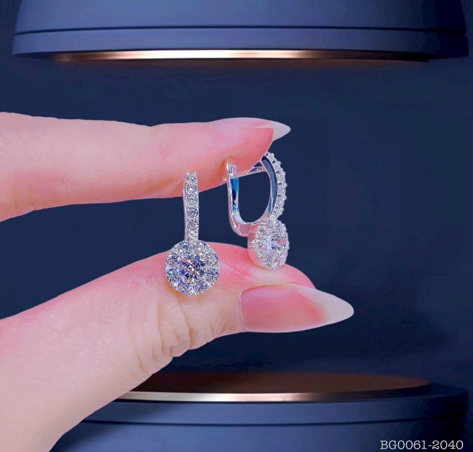 Bông Giò Gà Halo Tròn Đá New zealand-duoc-ban-tai-Kim Cường Jewelry