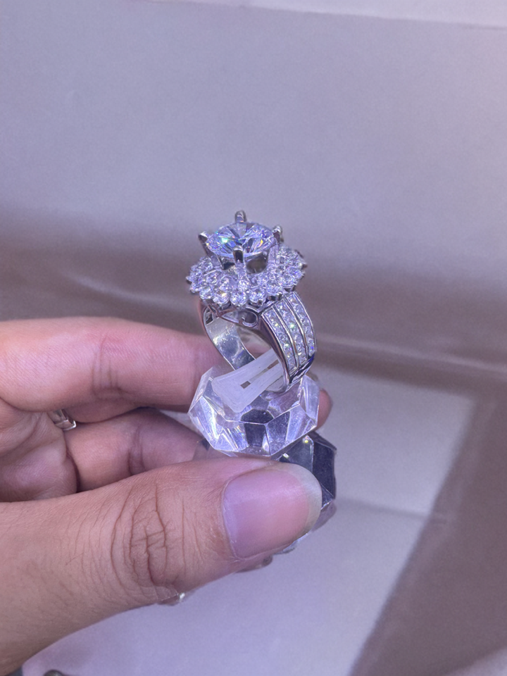 Nhẫn Xoàn Mỹ Hình Hoa Hướng Dương - Chủ 10 Ly HT S15-duoc-ban-tai-Kim Cường Jewelry