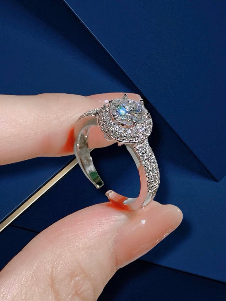Nhẫn Italy Halo Tròn Chủ Moissanite Xi Kim - Hàng Nhập-duoc-ban-tai-Kim Cường Jewelry