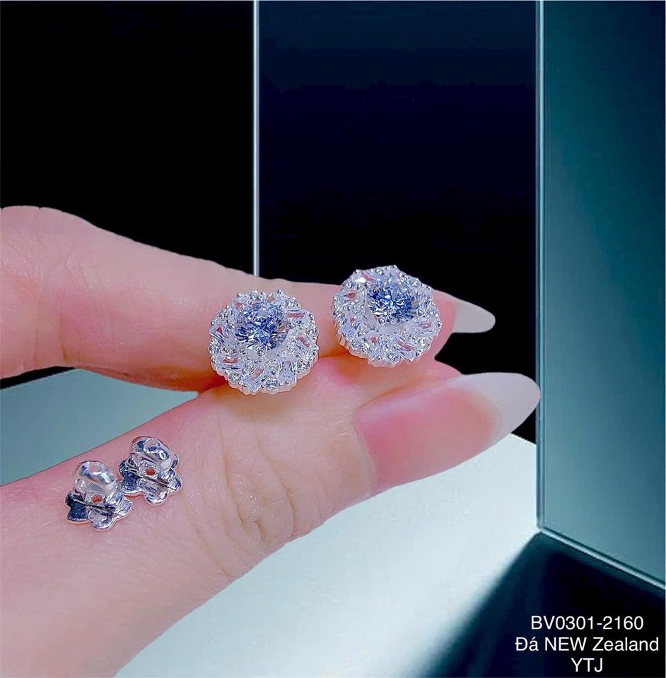 Bông Xoàn New zealand Tròn Paget Khoá Vặn YT-H81601-duoc-ban-tai-Kim Cường Jewelry