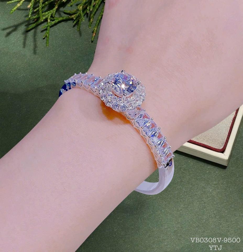 Vòng Xoàn 1 Hoa Vành Paget YT-C85001-duoc-ban-tai-Kim Cường Jewelry