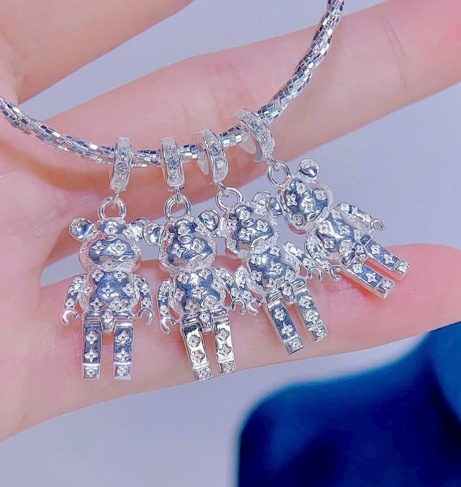 Mặt Charm Gấu BearBrick-duoc-ban-tai-Kim Cường Jewelry