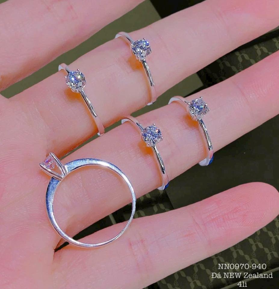 Nhẫn Một Hột Xoàn New Zealand Chủ 4ly-duoc-ban-tai-Kim Cường Jewelry