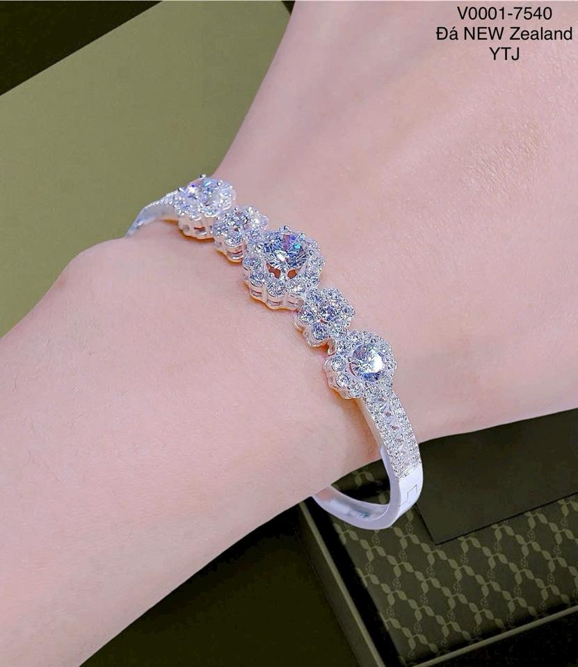 Vòng Xoàn Hoa Mai YT-BY85401-duoc-ban-tai-Kim Cường Jewelry
