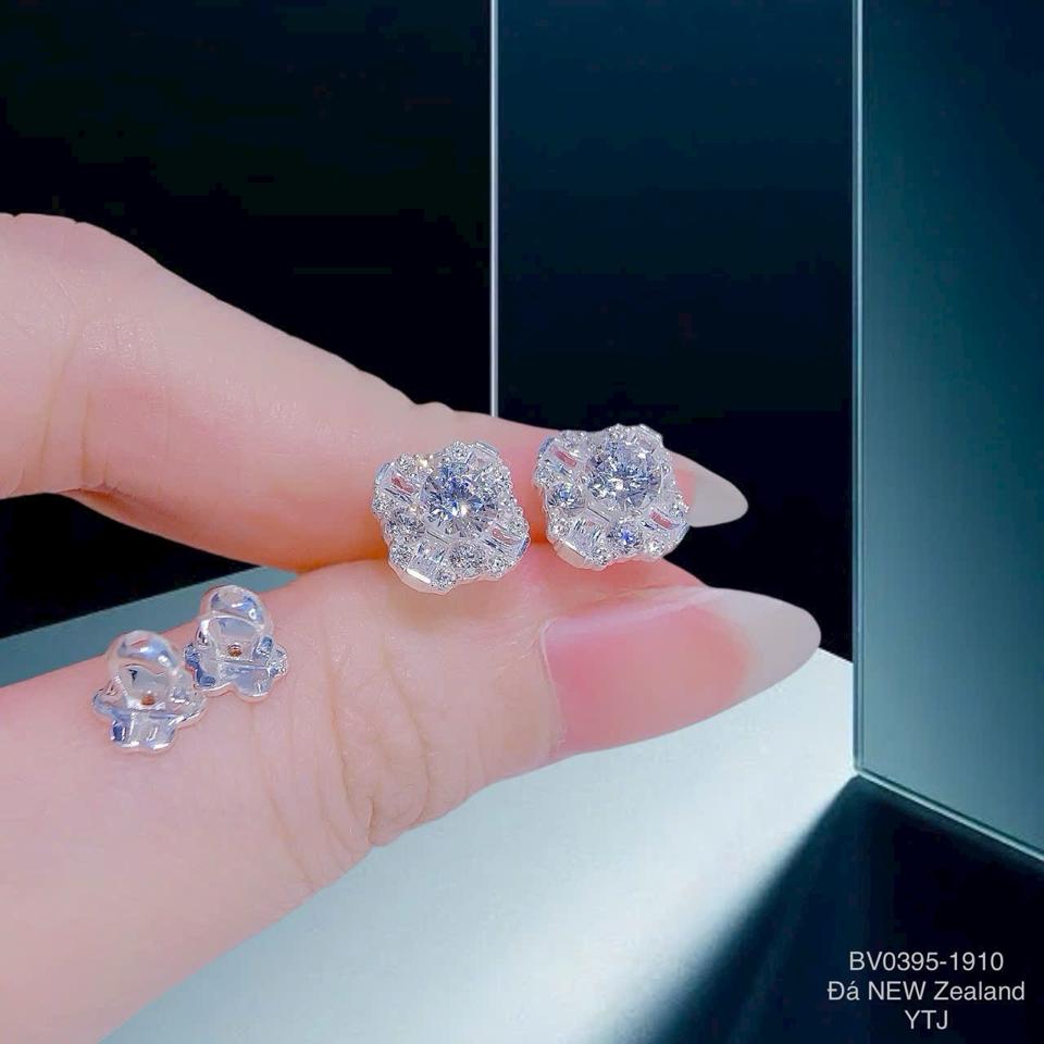 Bông Xoàn New zealand Vuông Khoá Vặn YT-M89101-duoc-ban-tai-Kim Cường Jewelry