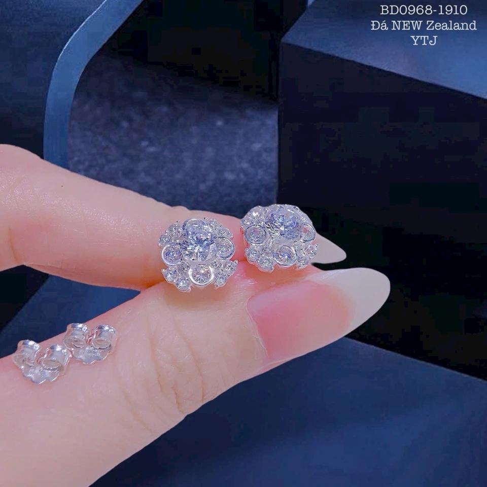 Bông Xoàn New zealand 4 Bao Tròn Khoá Vặn YT-M79101-duoc-ban-tai-Kim Cường Jewelry
