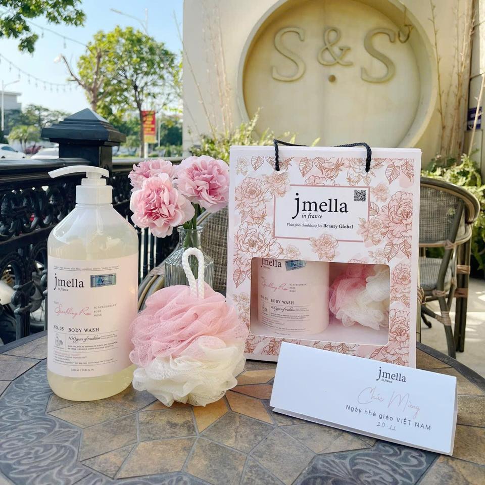 SET SỮA TẮM JMELLA 1000ML KÈM BÔNG TẮM, THIỆP-duoc-ban-tai-UMEE COSMETICS - MAHHA CLOSET