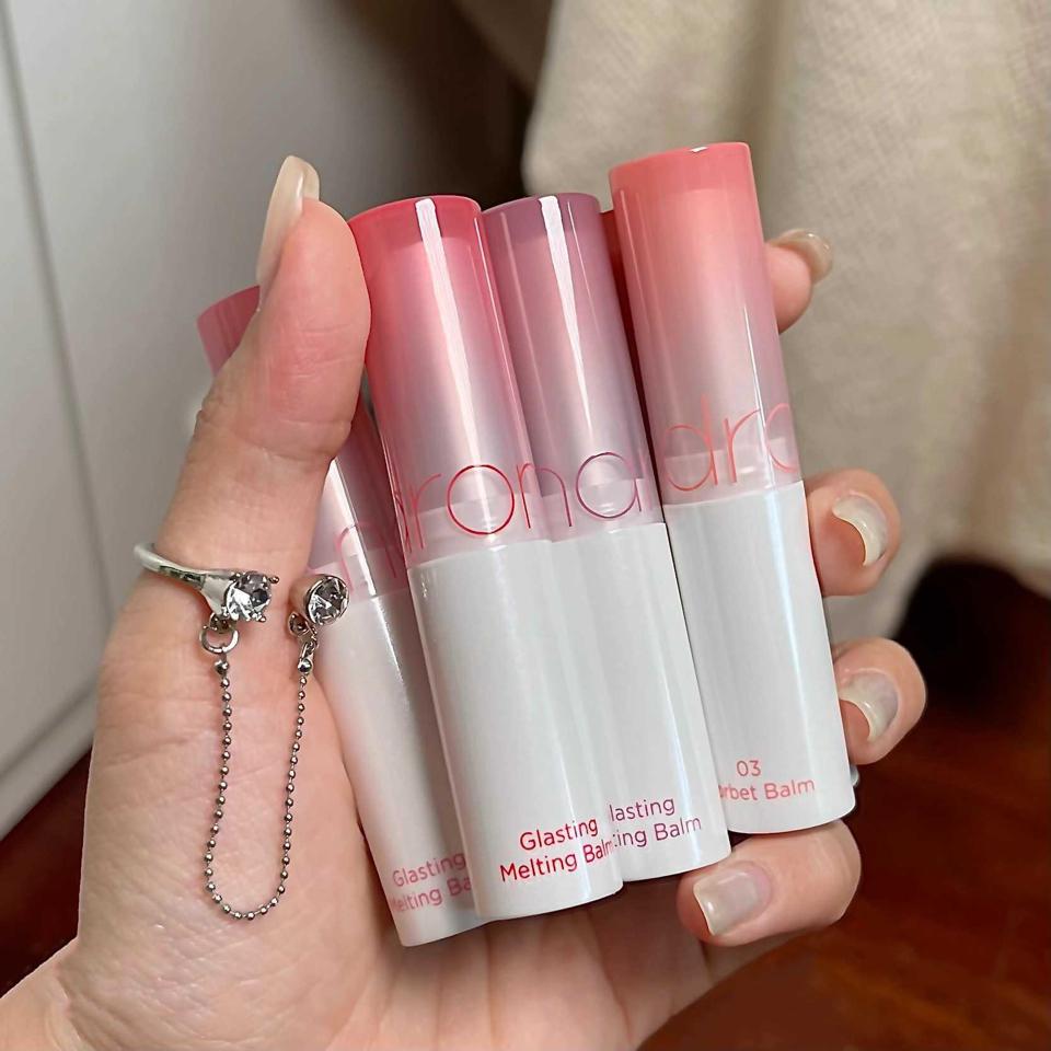 SON DƯỠNG CÓ MÀU ROMAND GLASTING MELTING BALM-duoc-ban-tai-UMEE COSMETICS - MAHHA CLOSET