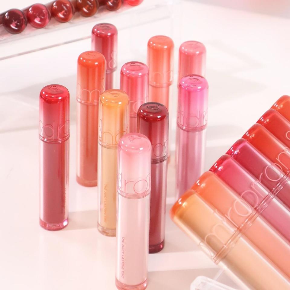 SON BÓNG ROMAND JUICY LASTING TINT-duoc-ban-tai-UMEE COSMETICS - MAHHA CLOSET