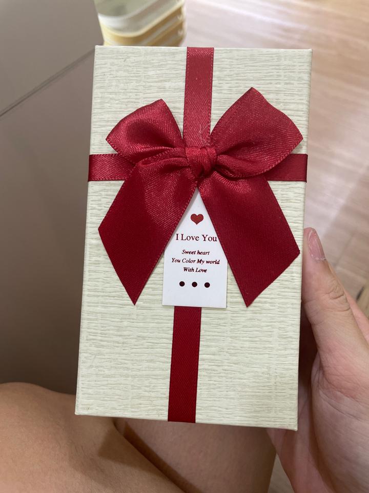[NEW] HỘP ĐỰNG QUÀ KÈM NƠ 14.5x8x5.5-duoc-ban-tai-UMEE COSMETICS - MAHHA CLOSET