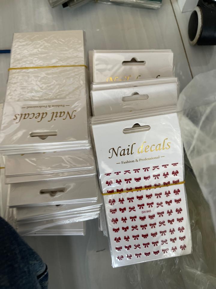 Stiker-duoc-ban-tai-Phụ kiện nail Kim Chi