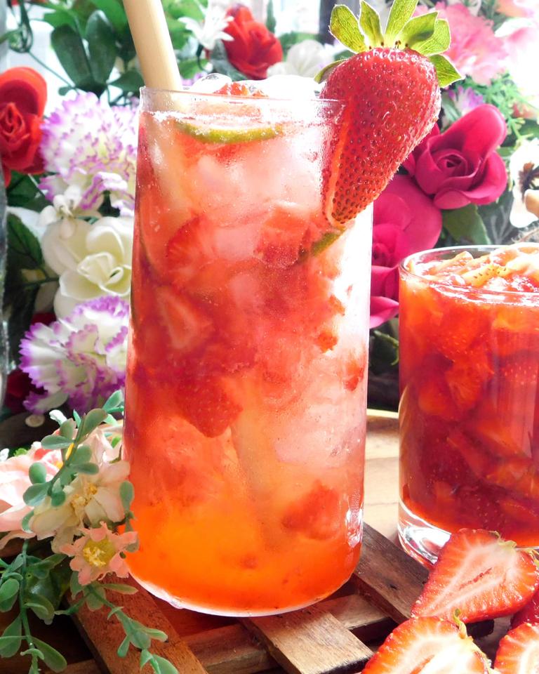 Soda Dâu-duoc-ban-tai-Nhi Tea