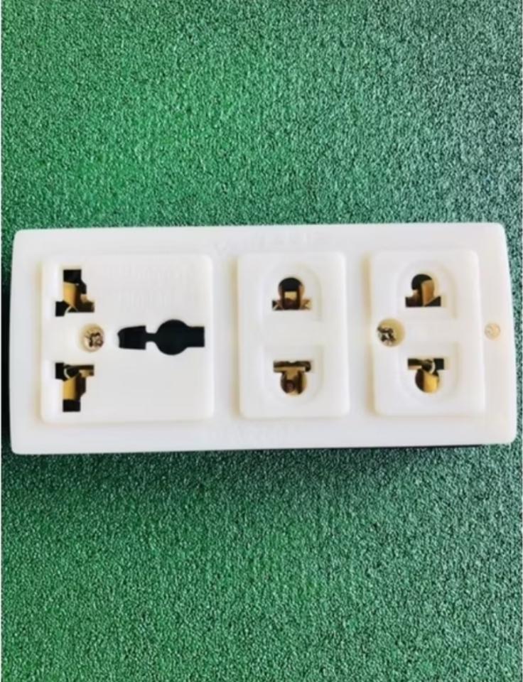 Ổ cắm 3 lỗ G8-duoc-ban-tai-Cửa Hàng Thành Quang