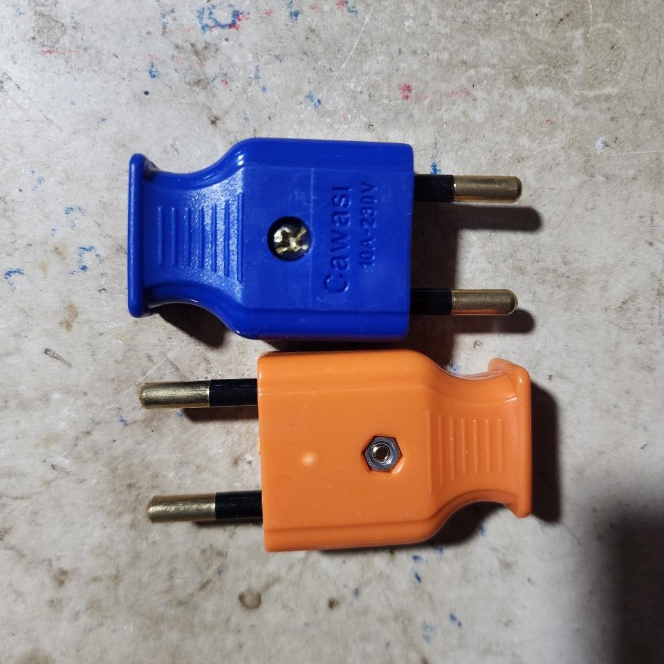 Phích cắm màu-duoc-ban-tai-Cửa Hàng Thành Quang