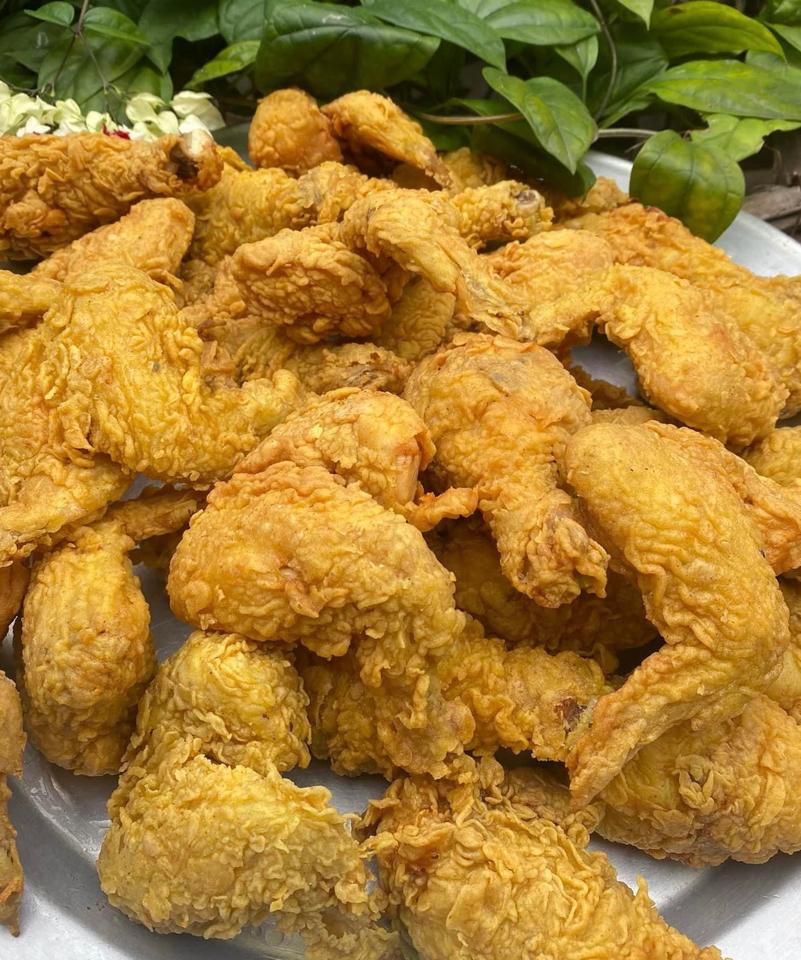 Cách gà rán-duoc-ban-tai-MỘC QUÁN MỲ CAY