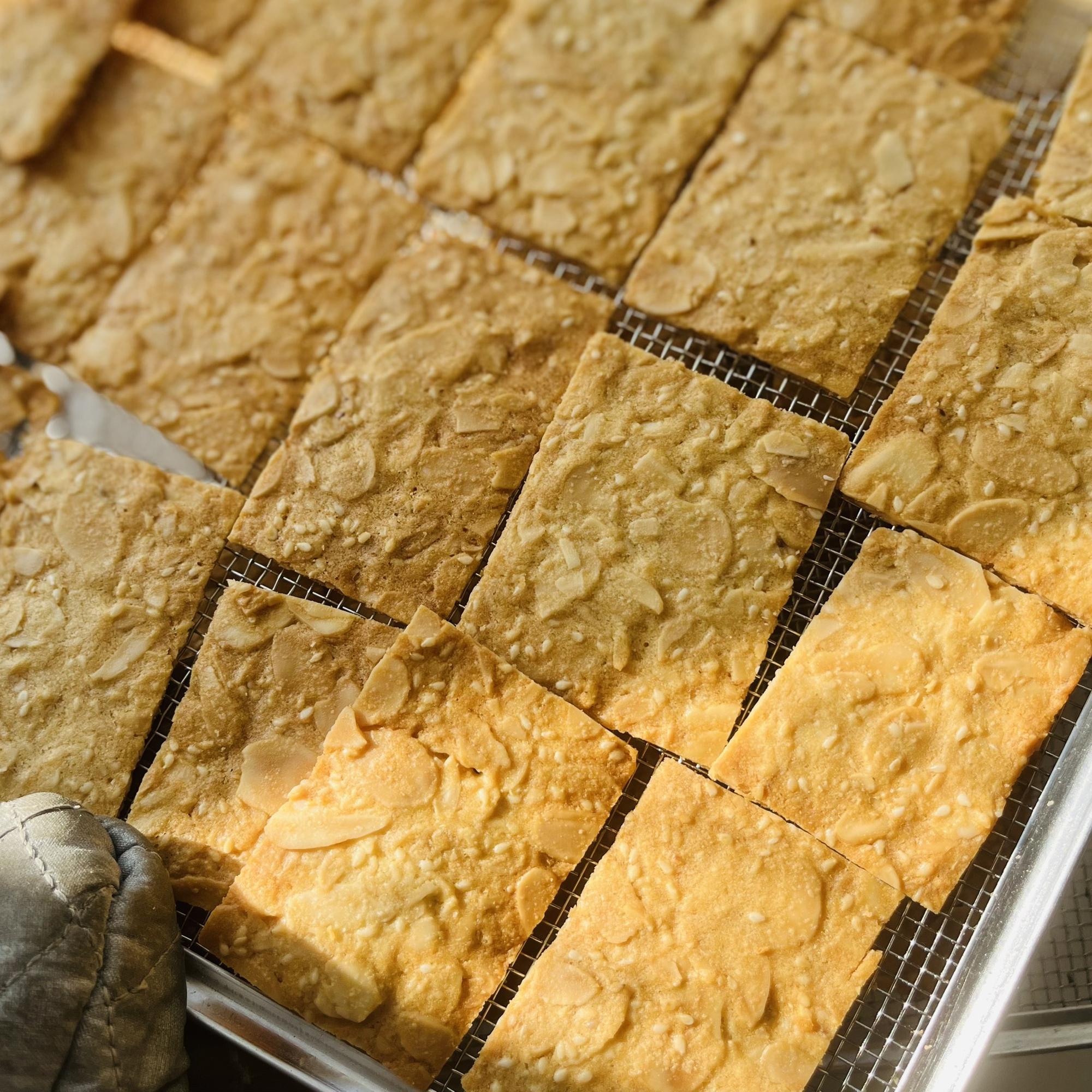 Bánh ngói hạnh nhân-duoc-ban-tai-HERBREAD - Tiệm bánh thủ công Sài Gòn
